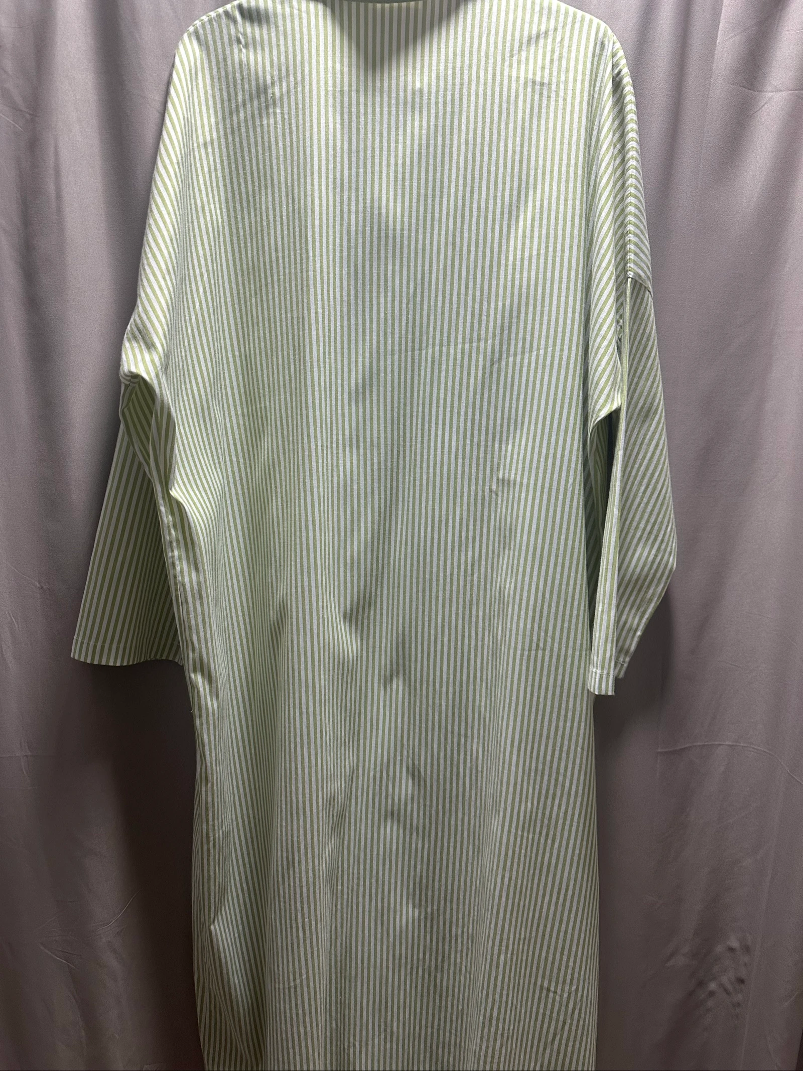 Vestido camisado listrado verde e branco – photo 3